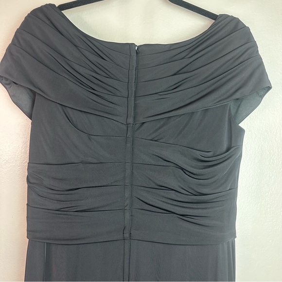 LaFemme Black Off the Shoulder Ruched Jersey Column Formal Dress Sz14 - Picture 6 of 9
